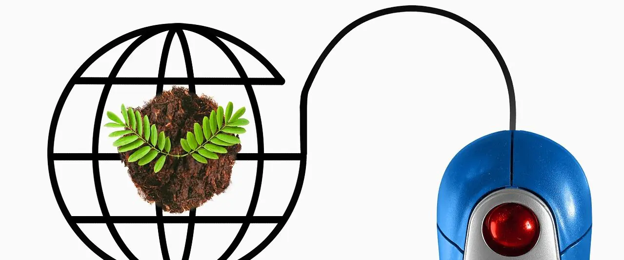 Computer Maus, die mit einem Stück Erde verbunden ist