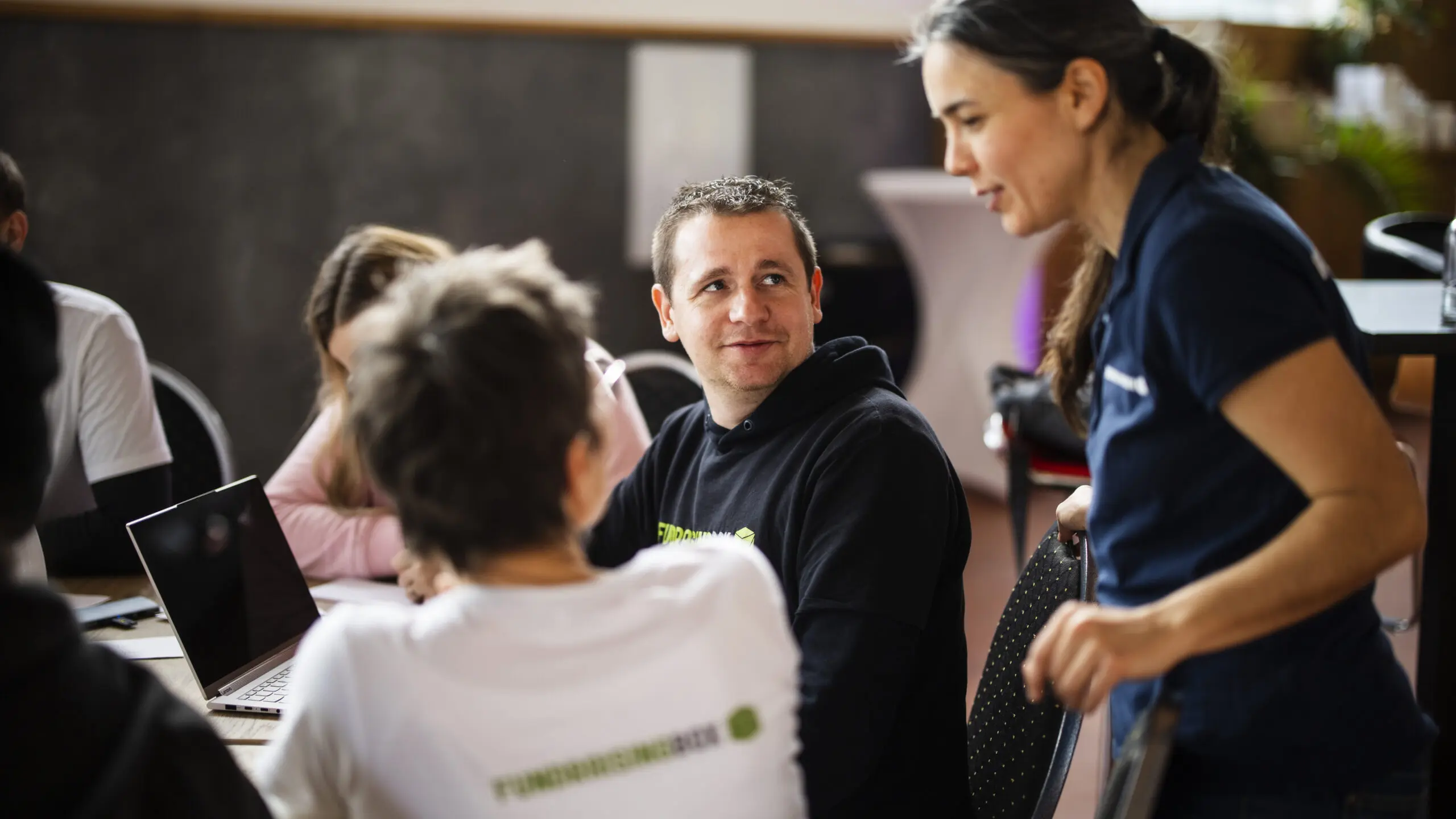 Coworking klappt bei der FundraisingBox - ob remote oder auf Teamtreffen